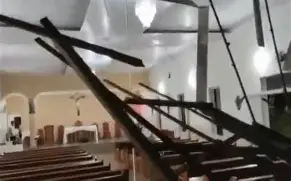 Padre passa mal ao ver teto da igreja desabar durante missa